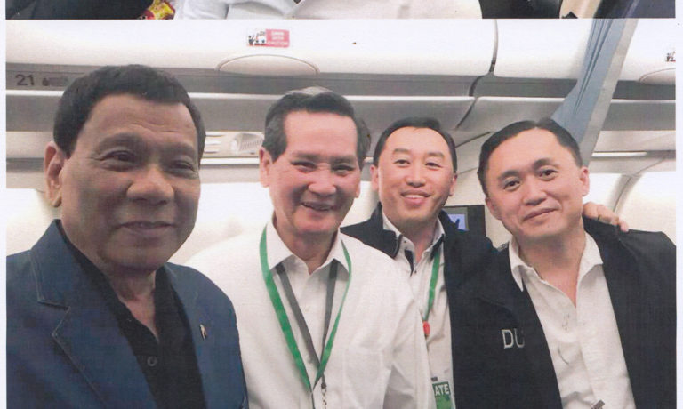杜特地總統完成博鰲香港之旅 全團滿載而歸已順利抵達納卯 即在機場舉行此行成功匯報會
